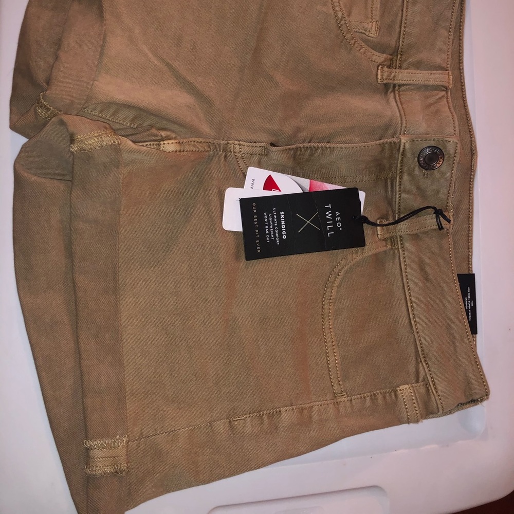 American Eagle tan shorts
